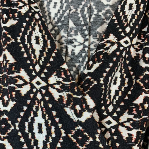 Banana Republic - Cap Sleeved Wrap Dress - Size Small - Black Aztec Pattern - Picture 8 of 13